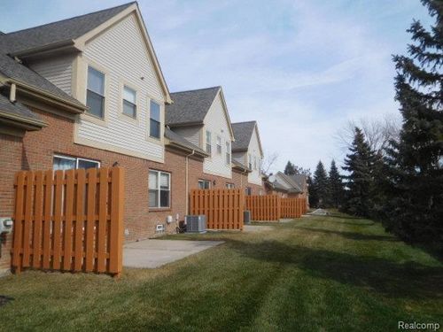 24-4116 April Ln, Sterling Heights, MI, 48310-4404 | Card Image
