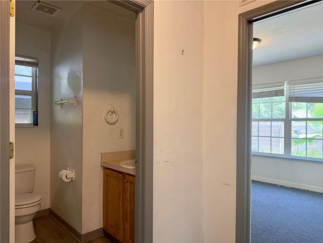 Hall Bathroom | Image 31