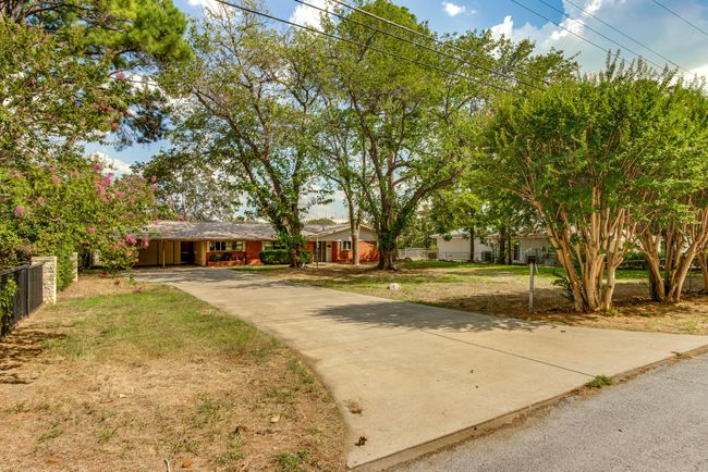 1822 Silverside Dr, House other with 3 bedrooms, 2 bathrooms and null parking in Grapevine TX | Image 6
