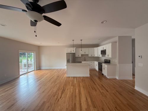 7-7 Chatsworth Ct, Manchester, CT, 06042-5717 | Card Image