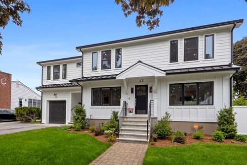 43 Upham St, Newton, MA, 02465-1546 | Card Image