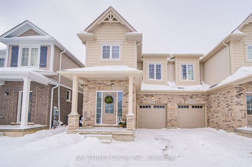 9348 White Oak Ave, Niagara Falls, ON, L2G3P6 | Card Image