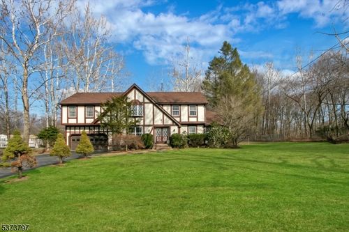 619 Osio Ln, Franklin Lakes, NJ, 07417-1809 | Card Image