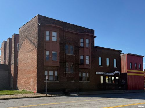 805 W 2nd St, Davenport, IA, 52802-1432 | Card Image