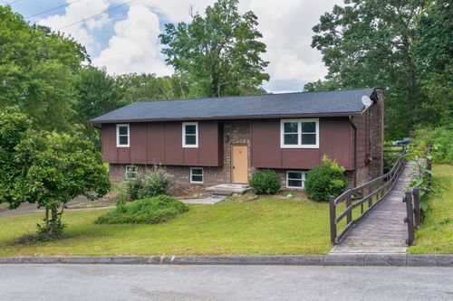 8212 Thornwood Dr, Hixson, TN, 37343-1658 | Card Image