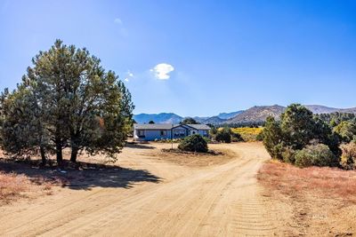 98953 Sacatar Ranch Rd, House other with 3 bedrooms, 2 bathrooms and null parking in Inyokern CA | Image 2