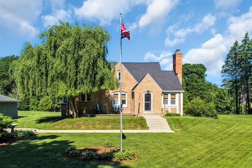 5835 S 92nd Street, Hales Corners, WI, 53130 | Card Image