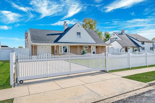 37 Chickadee Ln, Levittown, NY, 11756-2125 | Card Image