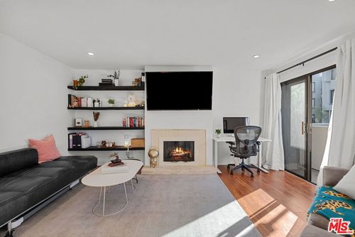 21-1940 Cahuenga Blvd W, Los Angeles, CA, 90068 | Card Image