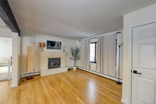 219 Pond Rd, Bohemia, NY, 11716-3410 | Card Image