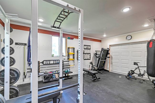 Gym workout area in heated shop. | Image 64