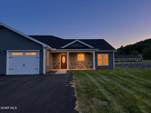 121 Red Tail Cir, Duncansville, PA, 16635-1922 | Card Image