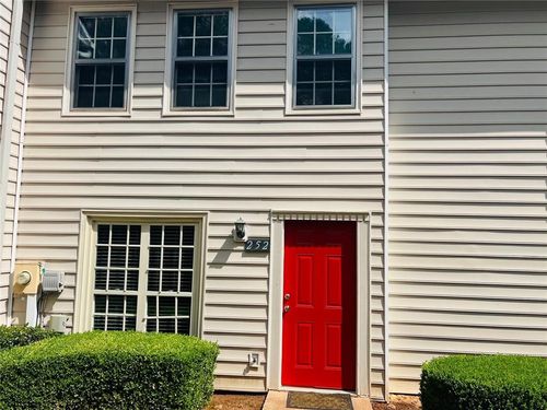 252 Mill Creek Pl, Roswell, GA, 30076-2041 | Card Image