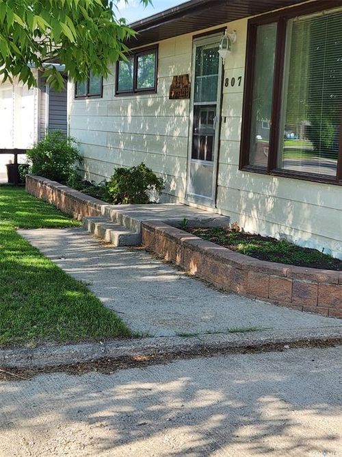 807 Elsinore St, Whitewood, SK, S0G5C0 | Card Image