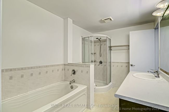 23 Greenwich Cir, Condo with 4 bedrooms, 3 bathrooms and 2 parking in Brampton ON | Image 9