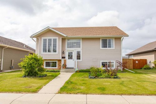 74 Pine Cres, Blackfalds, AB, T4M0E2 | Card Image