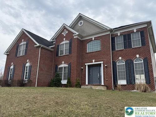 671 Stratton Dr, East Stroudsburg, PA, 18302-6724 | Card Image