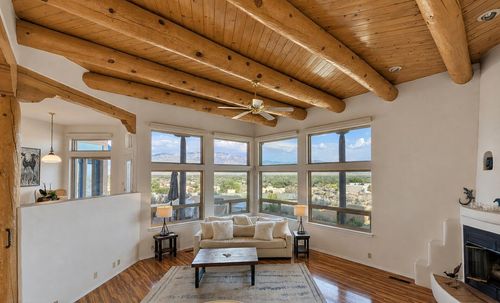 40 Sereno Rd, Corrales, NM, 87048-8631 | Card Image