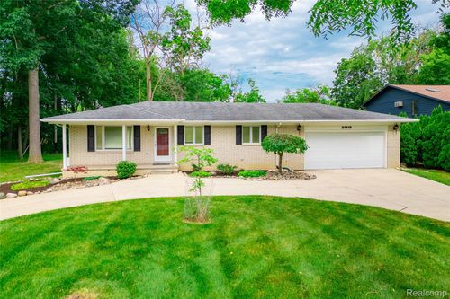 21819 Meridian Rd, Grosse Ile, MI, 48138-1453 | Card Image