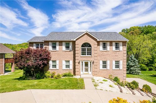 810 Stonebridge Dr, Greensburg, PA, 15601-5861 | Card Image