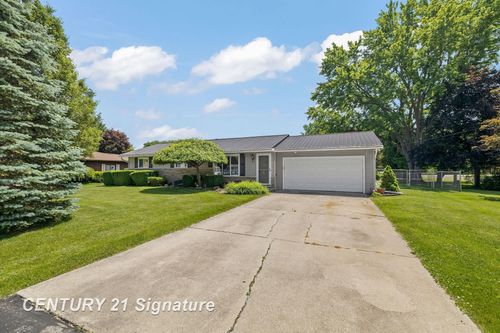 7245 Burmeister Dr, Saginaw, MI, 48609-5222 | Card Image