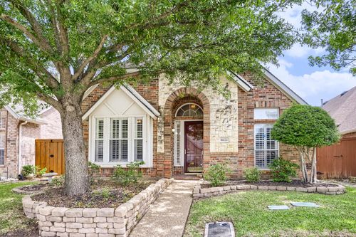 8622 Forest Glen Dr, Irving, TX, 75063-4201 | Card Image