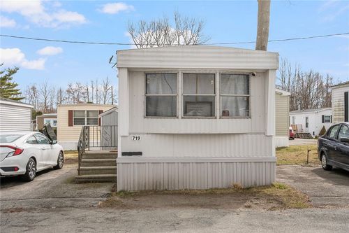 719 Forest Park, Middletown, RI, 02842-7403 | Card Image