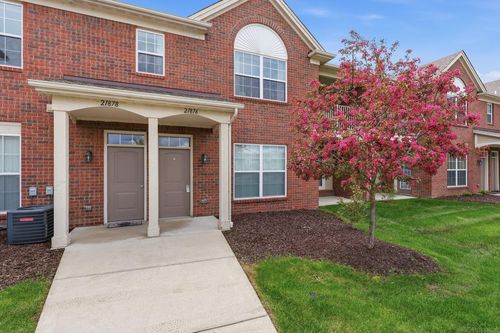 21876 Aberdeen Dr, Macomb, MI, 48042-3861 | Card Image