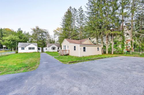 24 Edgewood Pl, South Fallsburg, NY, 12779-5209 | Card Image