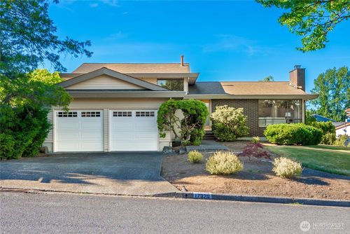 17326 Ne 18th Pl, Bellevue, WA, 98008-3139 | Card Image