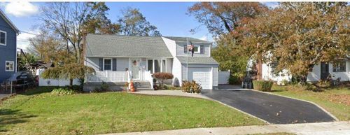 155 Reynolds Rd, West Islip, NY, 11795-2916 | Card Image