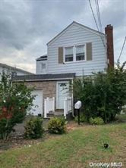 187 Perry St, Hempstead, NY, 11550-5221 | Card Image