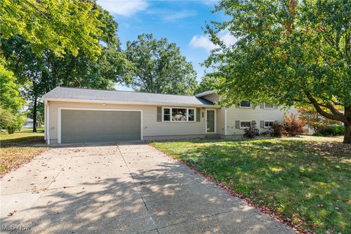 9933 Cynthia Dr, Twinsburg, OH, 44087-1305 | Card Image