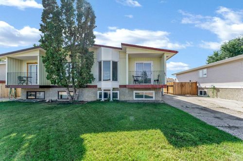 45 Clark Cres Se, Medicine Hat, AB, T1B1S2 | Card Image