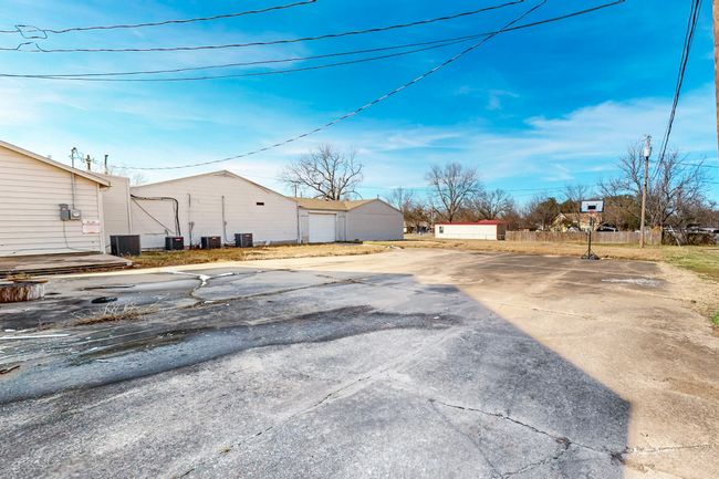 407 W Main St, House other with 3 bedrooms, 1 bathrooms and null parking in Whitesboro TX | Image 36