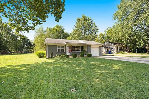 633 W Elm St, Olathe, KS, 66061-4005 | Card Image