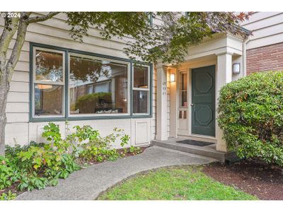 6 - 2211 Ne Halsey St, Condo with 2 bedrooms, 1 bathrooms and 1 parking in Portland OR | Image 2