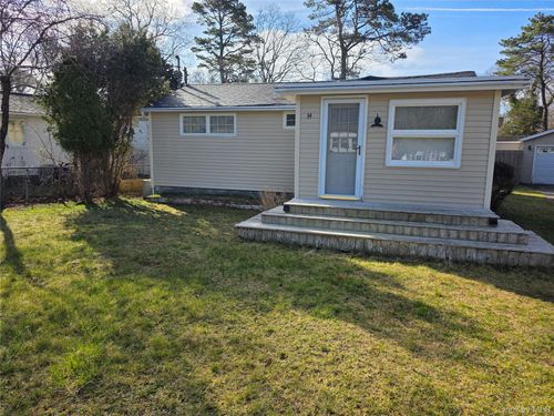 14 Lincoln Rd, Hampton Bays, NY, 11946-3017 | Card Image