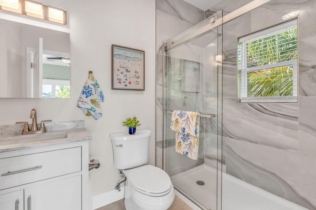 Primary Bathroom | Image 21