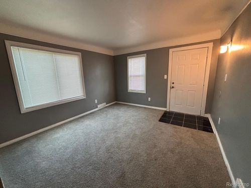 11035 Essex Ave, Warren, MI, 48089-1731 | Card Image