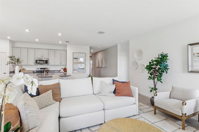 917 Pearlwood Loop, House other with 4 bedrooms, 2 bathrooms and null parking in EAGLE LAKE FL | Image 10