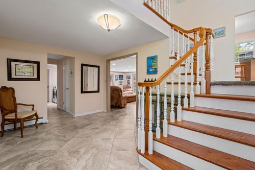 19 Skyline Dr, Huntington, NY, 11743-7113 | Card Image