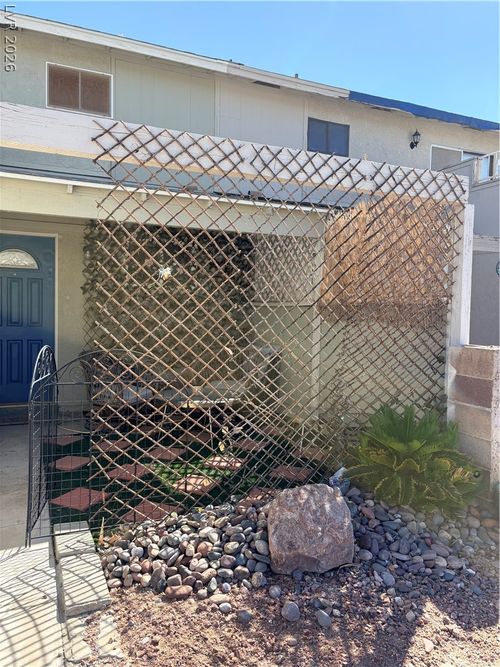 528 Chelsea Dr, Henderson, NV, 89014-3933 | Card Image