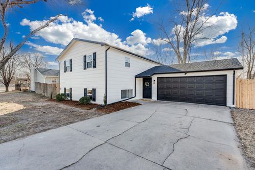 2415 E Evanston St, Park City, KS, 67219-1739 | Card Image