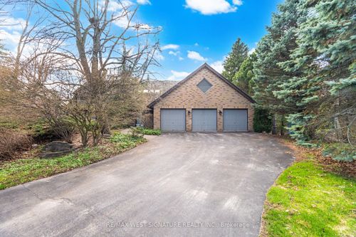 126 Curtis Crescent, King, ON, L7B1C2 | Card Image