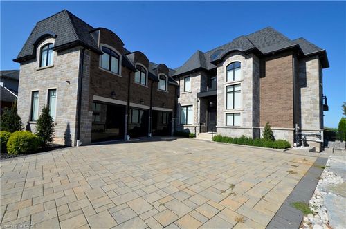 16 Shoreline Cres, Grimsby, ON, L3M5B2 | Card Image