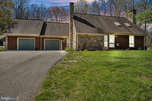 271 Summit Dr, ABBOTTSTOWN, PA, 17301-9089 | Card Image