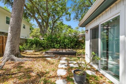 3202 W Coachman Ave, TAMPA, FL, 33611-2904 | Card Image