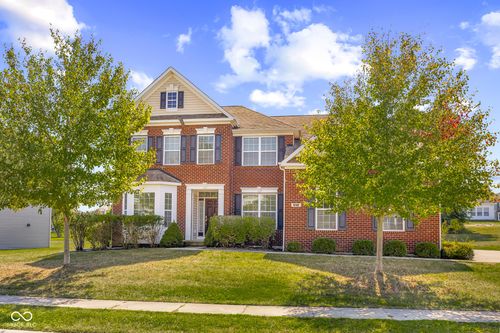 692 Lake Vista Dr, Columbus, IN, 47201-8323 | Card Image