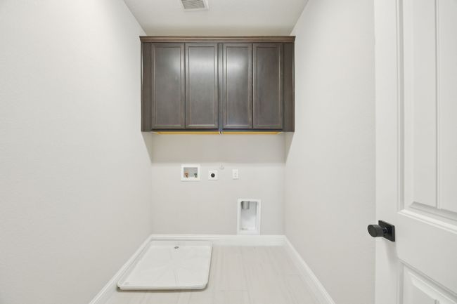 Laudry room on second floor | Image 25